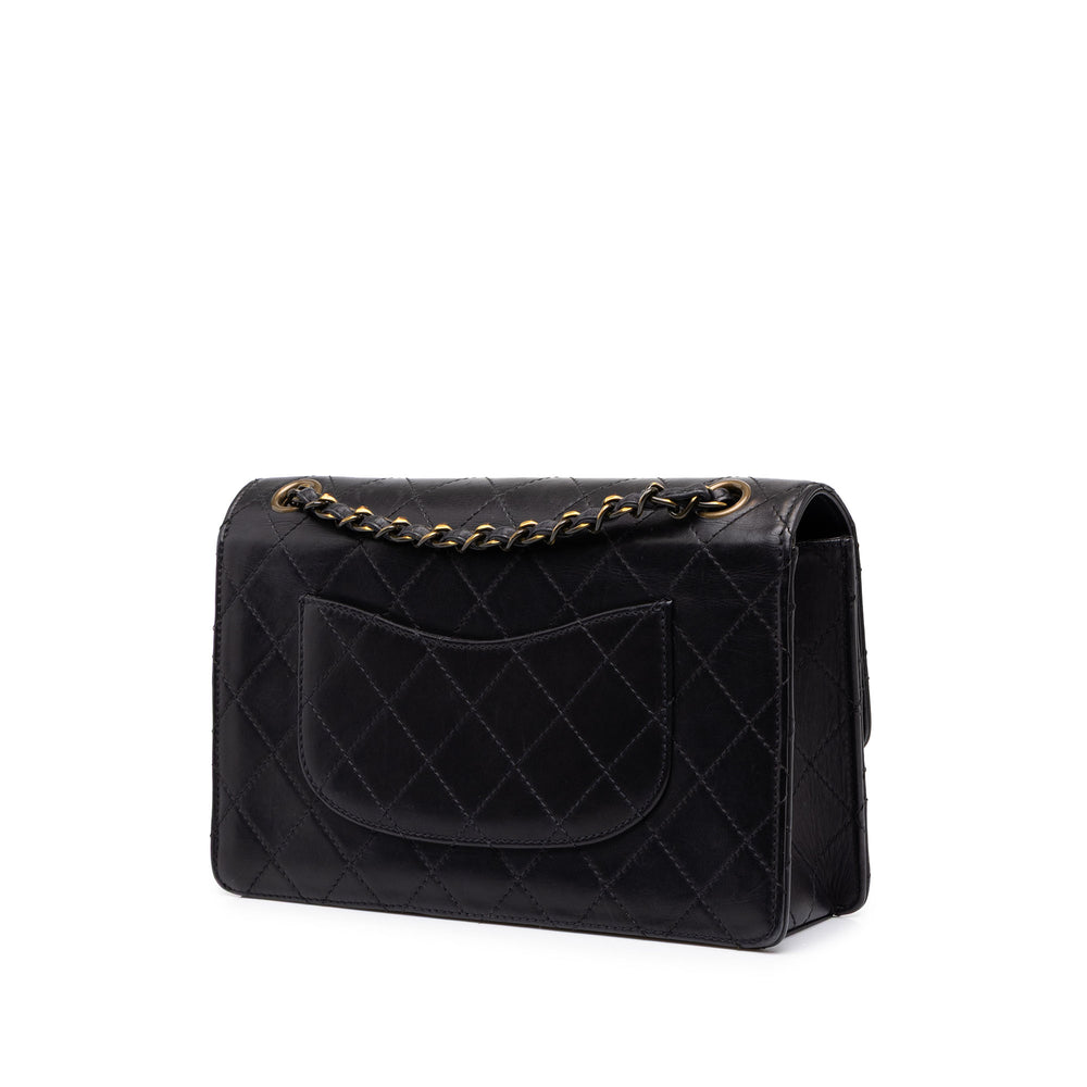 Chanel CC Matelassé Rabat simple Moyen Cuir d'agneau Noir – vue 2 – GABY PARIS