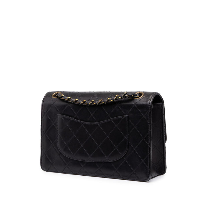 Chanel CC Matelassé Rabat simple Moyen Cuir d'agneau Noir – vue 2 – GABY PARIS