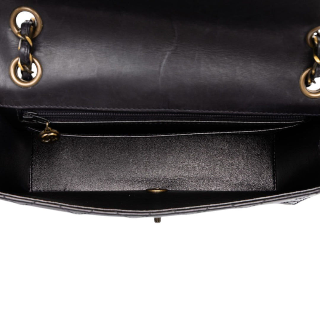 Chanel CC Matelassé Rabat simple Moyen Cuir d'agneau Noir – vue 4 – GABY PARIS