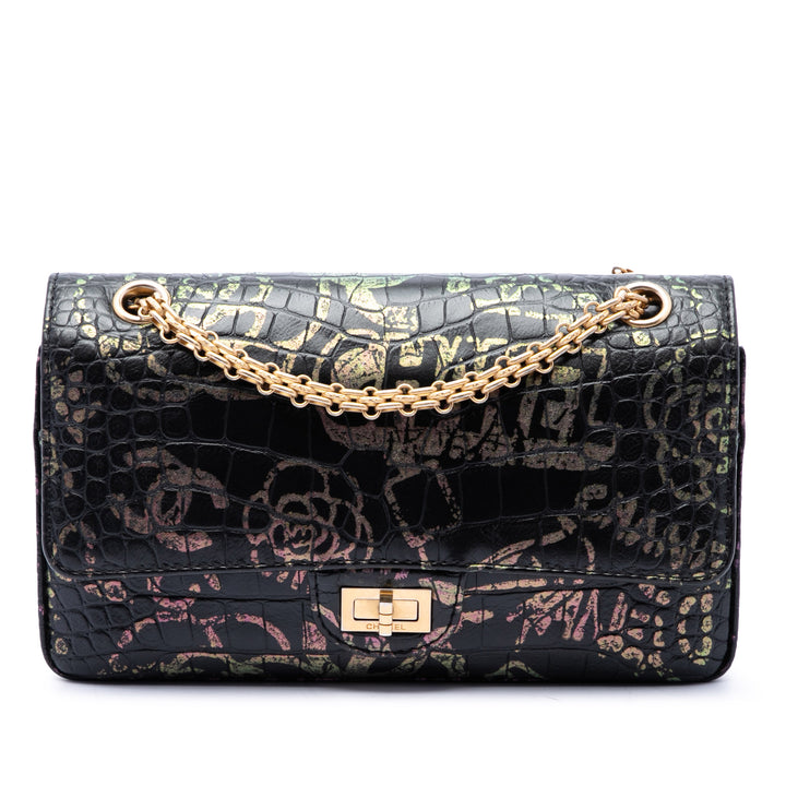 Chanel Croc embossé Graffiti Cocodile Reissue 2.55 Double rabat 226 Cuir de veau Noir – vue principale – GABY PARIS