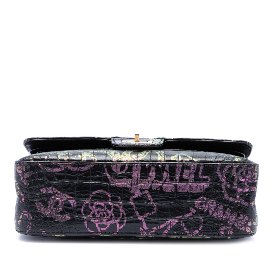 Chanel Croc embossé Graffiti Cocodile Reissue 2.55 Double rabat 226 Cuir de veau Noir – vue 3 – GABY PARIS