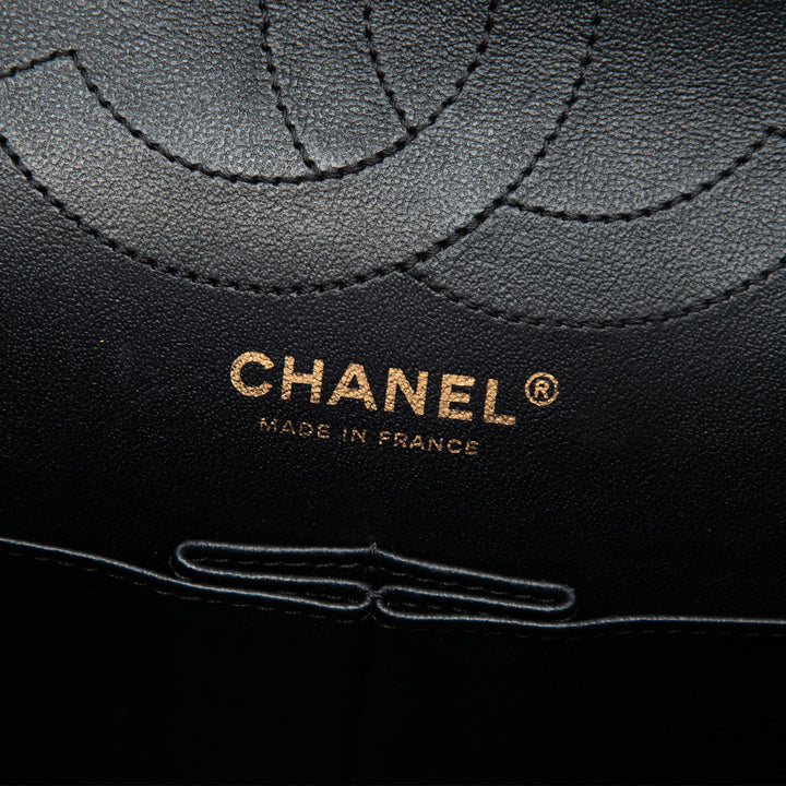 Chanel Croc embossé Graffiti Cocodile Reissue 2.55 Double rabat 226 Cuir de veau Noir – vue 5 – GABY PARIS