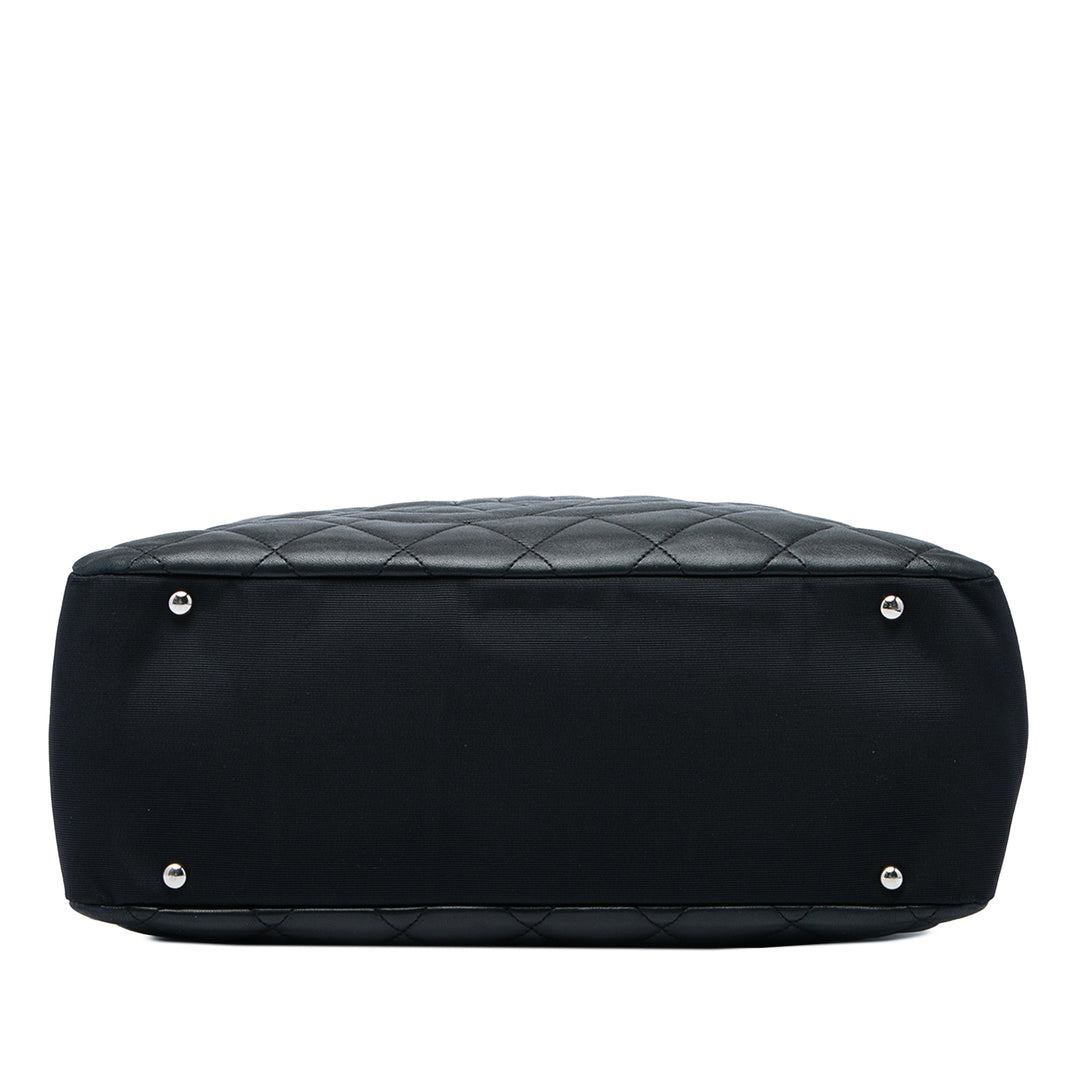 Chanel Sac porté épaule Paris Venice Matelassé Lido Cuir d'agneau Noir – vue 3 – GABY PARIS