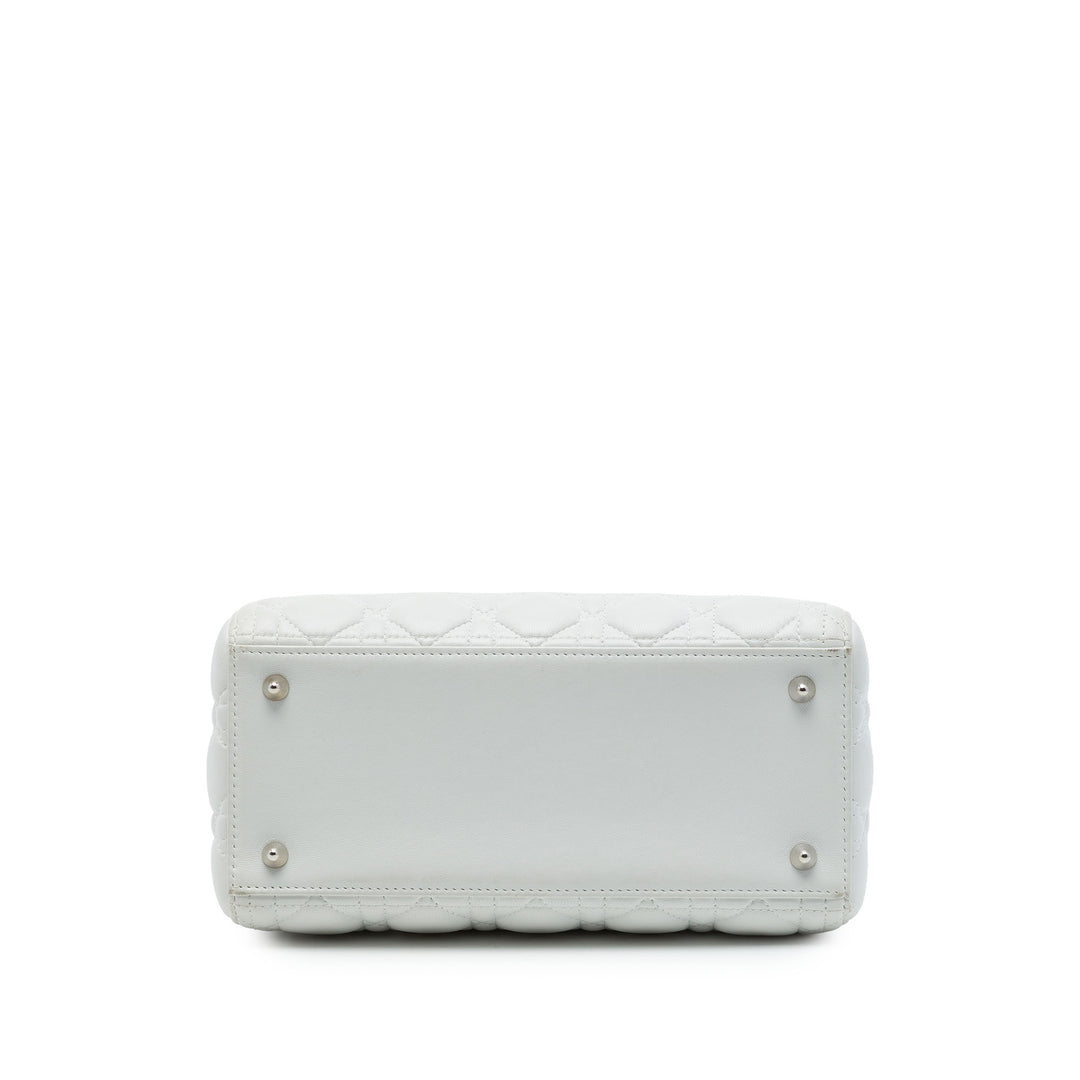 Dior Sac à main Lady Dior Cannage Moyen Cuir d'agneau Blanc – vue 3 – GABY PARIS