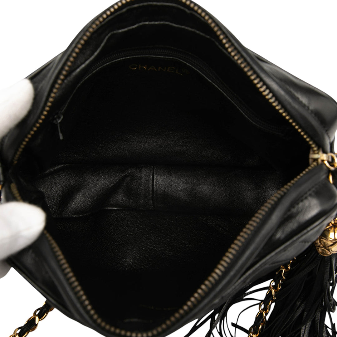 Chanel CC Chevron Quilted Cuir d’agneau Tassel Camera Étui Noir – GABY PARIS Authentique