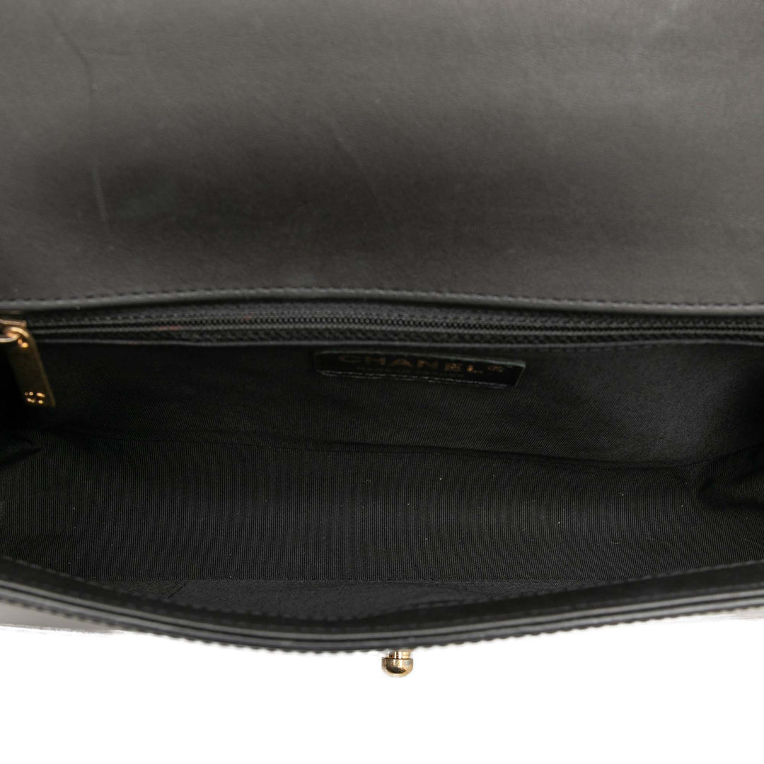Chanel Medium Matelassé Cuir verni Boy à rabat