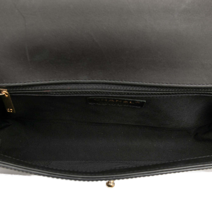 Chanel Medium Matelassé Cuir verni Boy à rabat