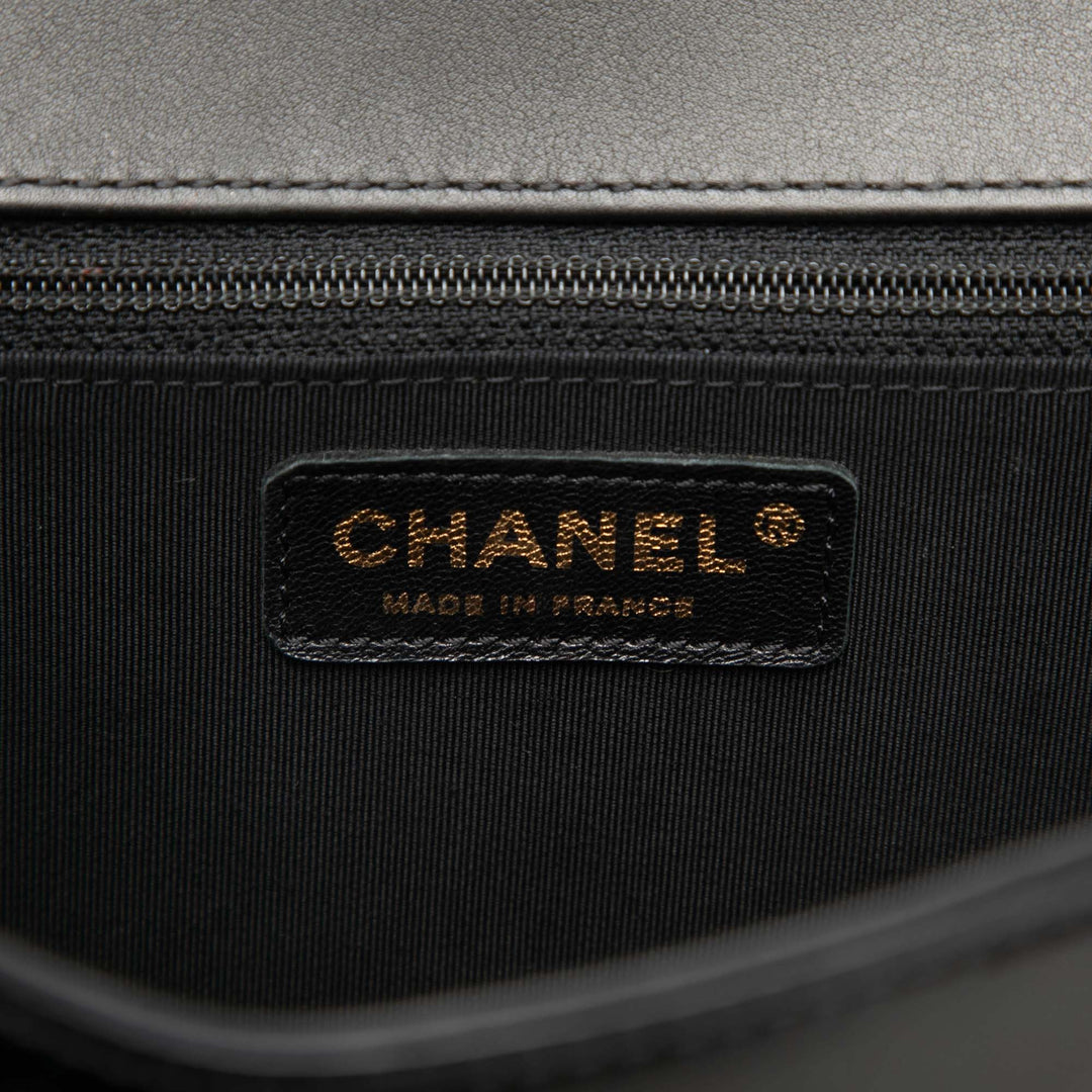 Chanel Medium Matelassé Cuir verni Boy à rabat