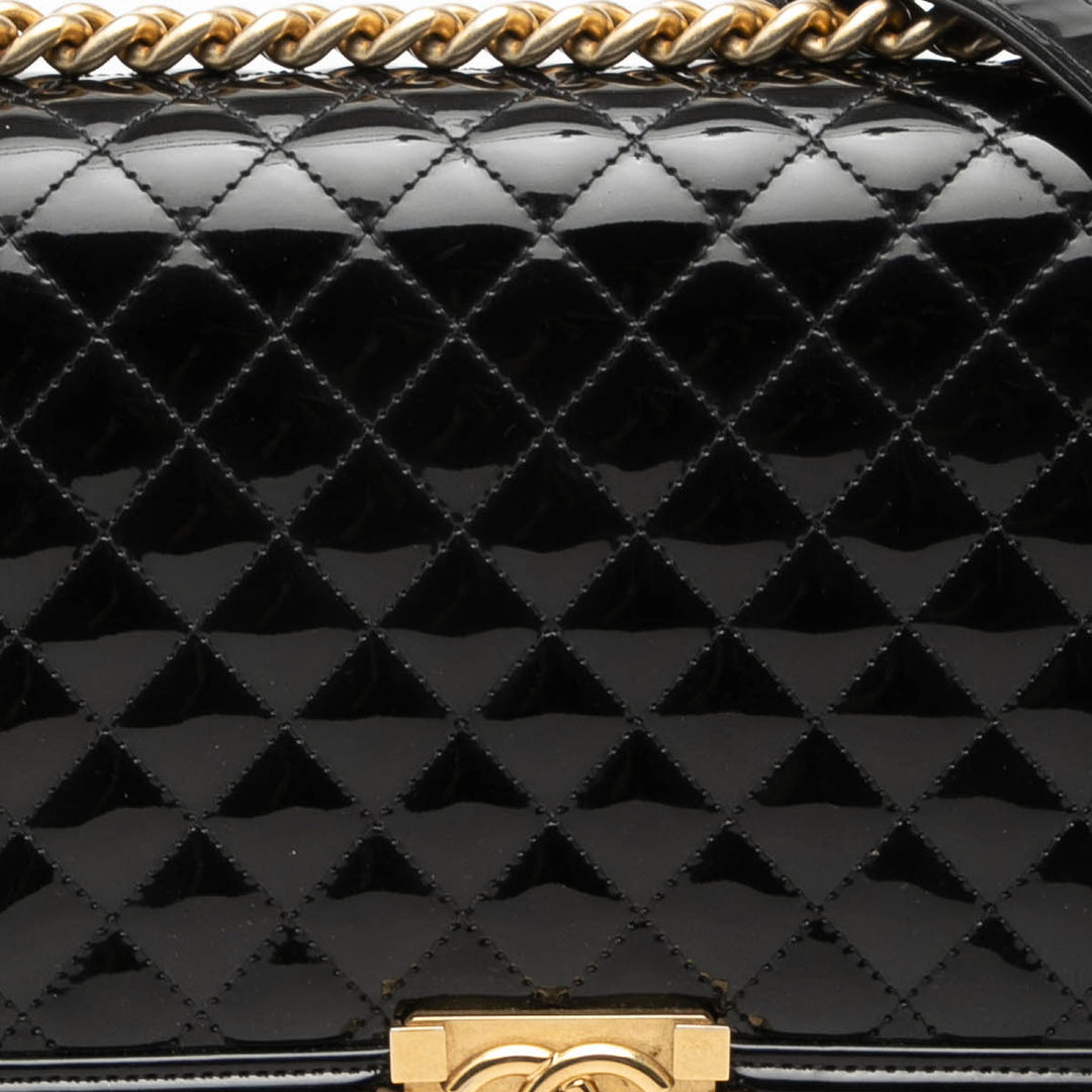 Chanel Medium Matelassé Cuir verni Boy à rabat