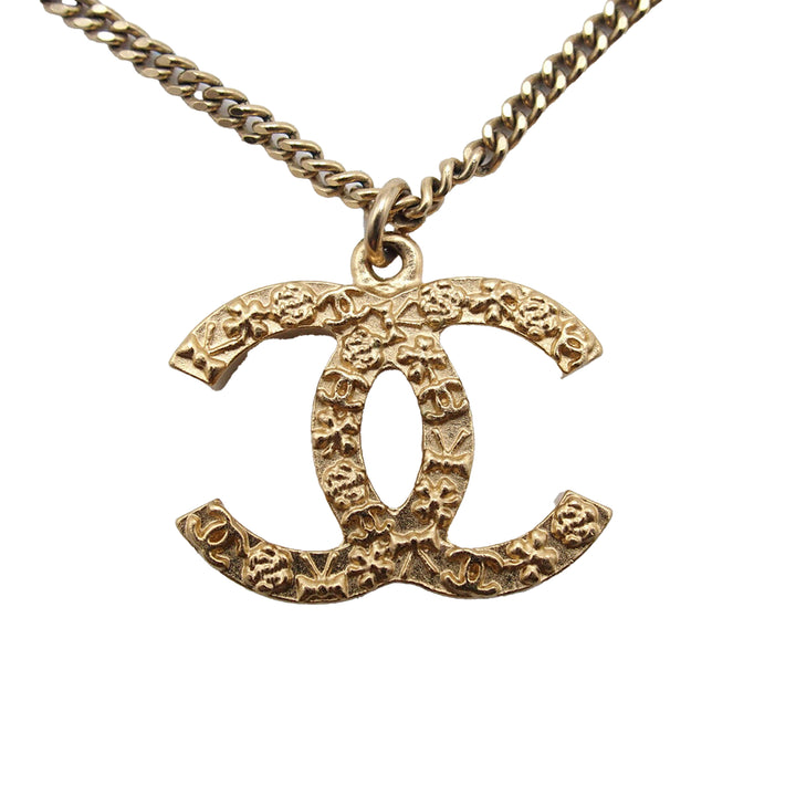 Chanel plaqué Perles fantaisie embossé CC Pendant Collier