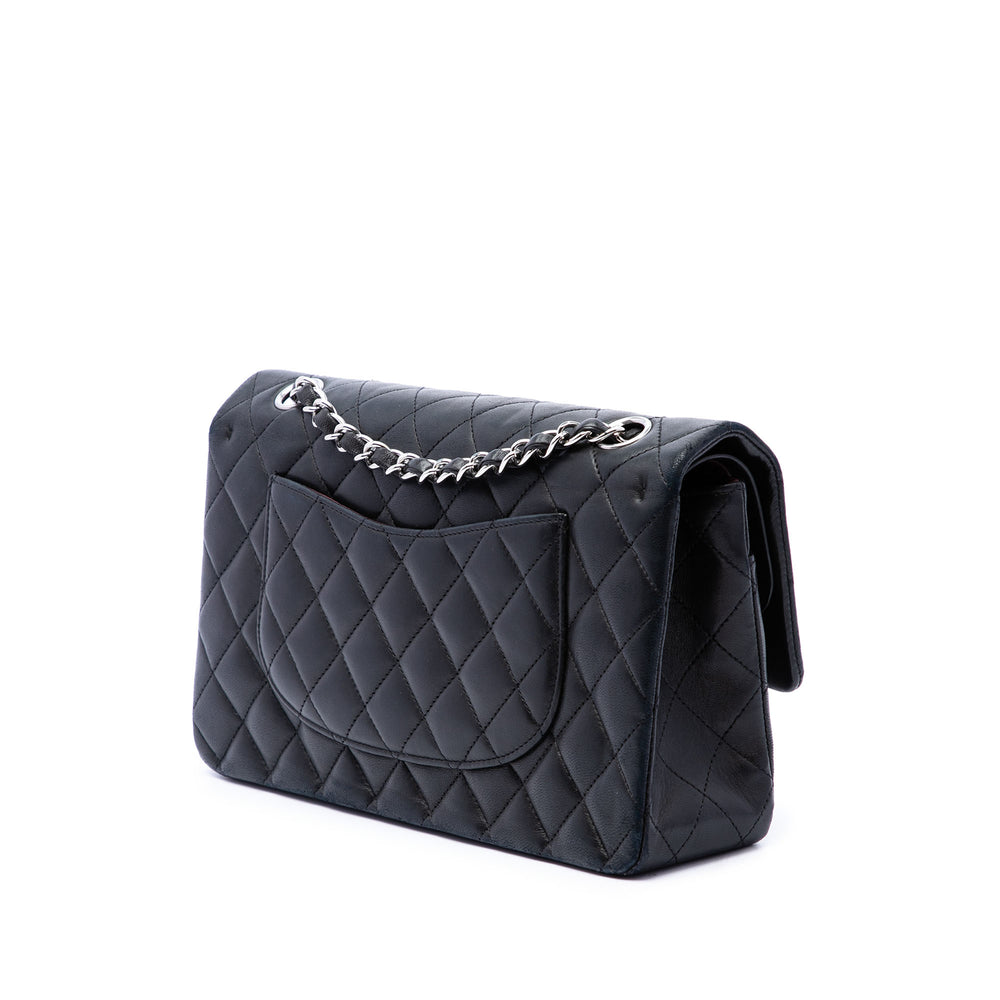 Chanel Sac porté épaule Classic Double rabat Moyen Cuir d'agneau Noir – vue 2 – GABY PARIS