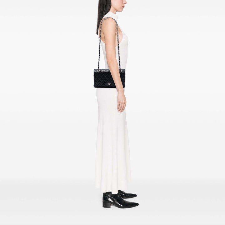Chanel Sac porté épaule Classic Double rabat Moyen Cuir d'agneau Noir – vue 6 – GABY PARIS