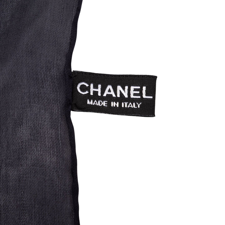 Chanel Foulard CC Geometric Imprimé Noir – vue 3 – GABY PARIS
