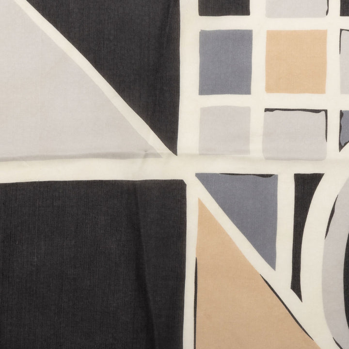 Chanel Foulard CC Geometric Imprimé Noir – vue 5 – GABY PARIS