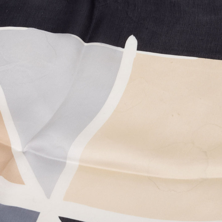 Chanel Foulard CC Geometric Imprimé Noir – vue 6 – GABY PARIS