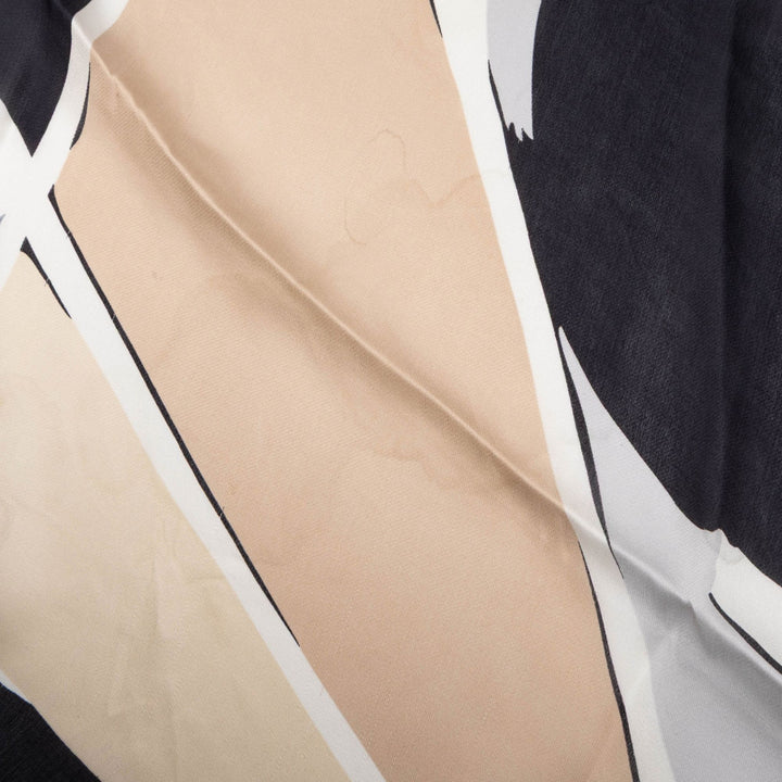 Chanel Foulard CC Geometric Imprimé Noir – vue 7 – GABY PARIS