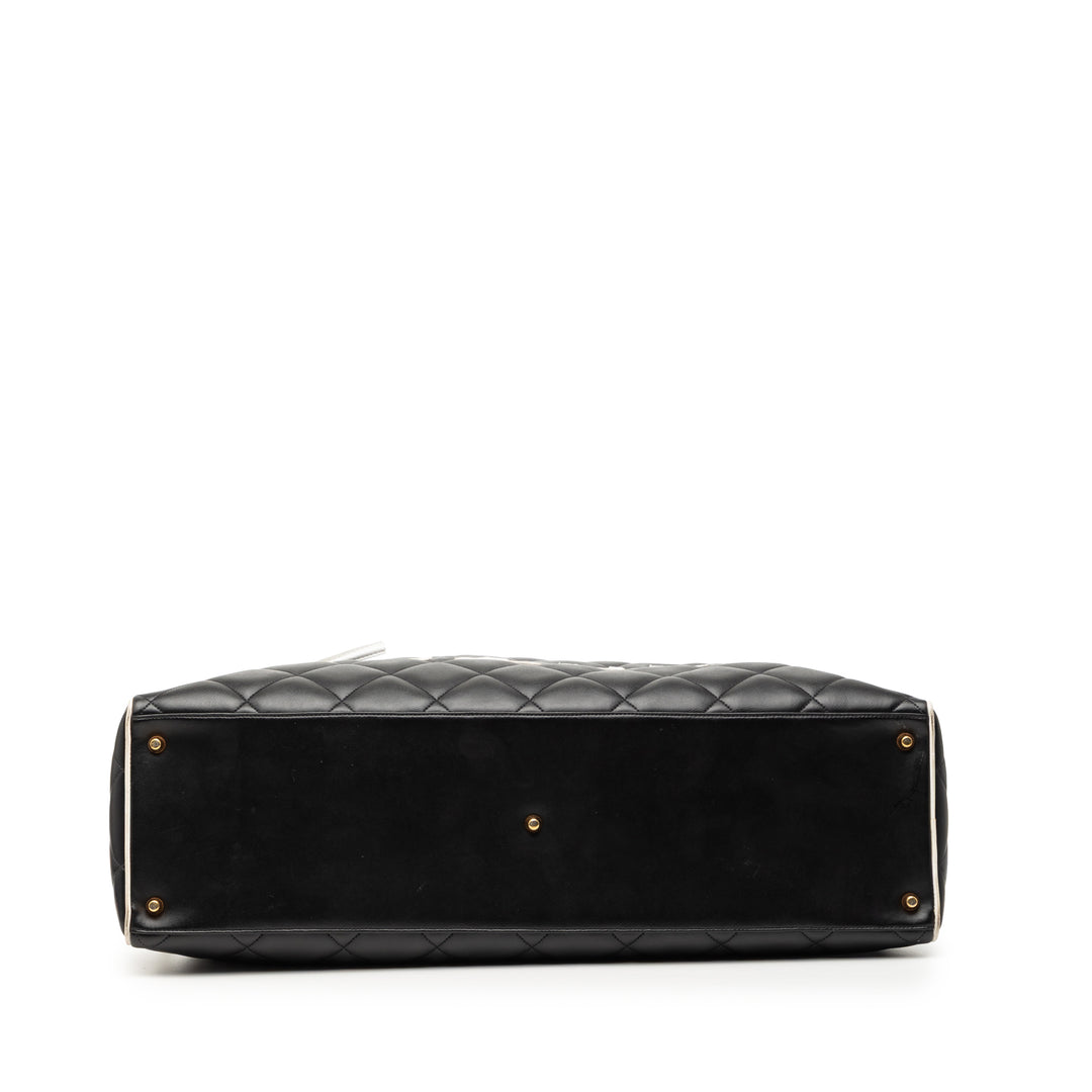 Chanel Matelassé Cuir de veau Logo Bowler Weekend Sac