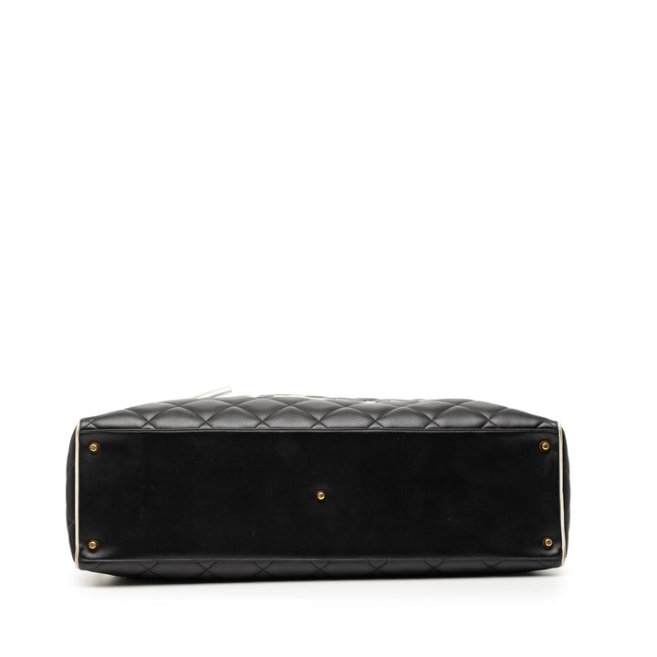 Chanel Matelassé Cuir de veau Logo Bowler Weekend Sac