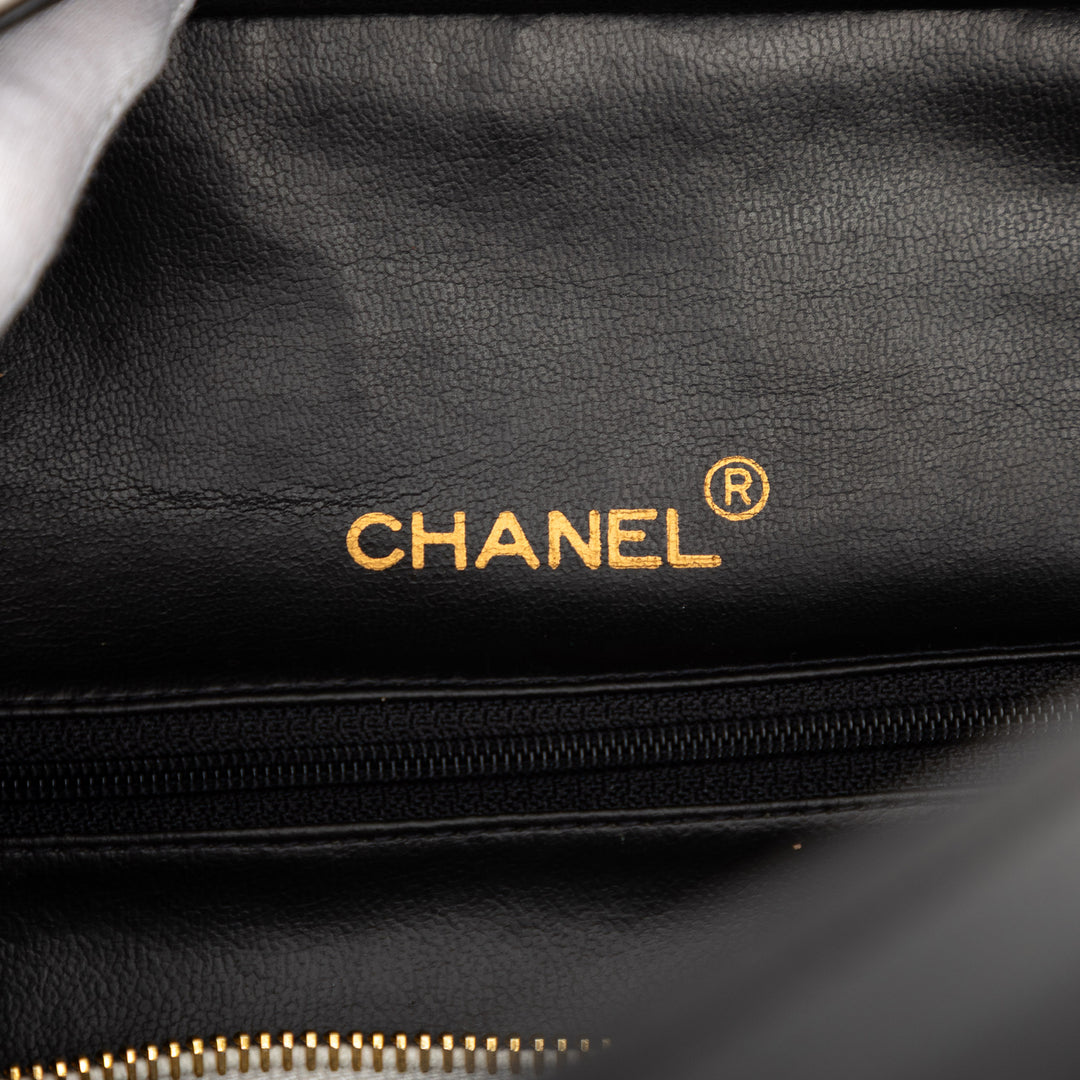 Chanel Matelassé Cuir de veau Logo Bowler Weekend Sac