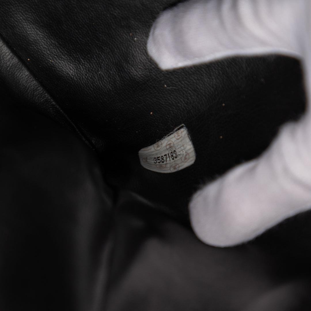 Chanel Matelassé Cuir de veau Logo Bowler Weekend Sac