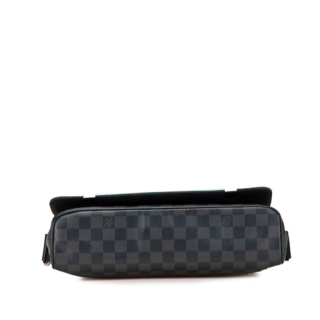 Louis Vuitton Damier Graphite District MM Noir