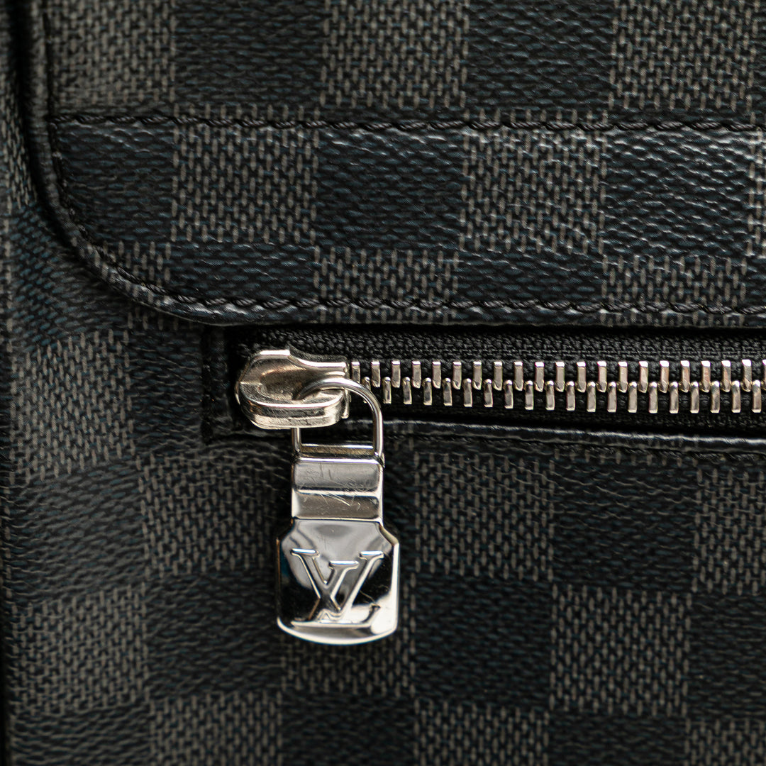 Louis Vuitton Damier Graphite District MM Noir