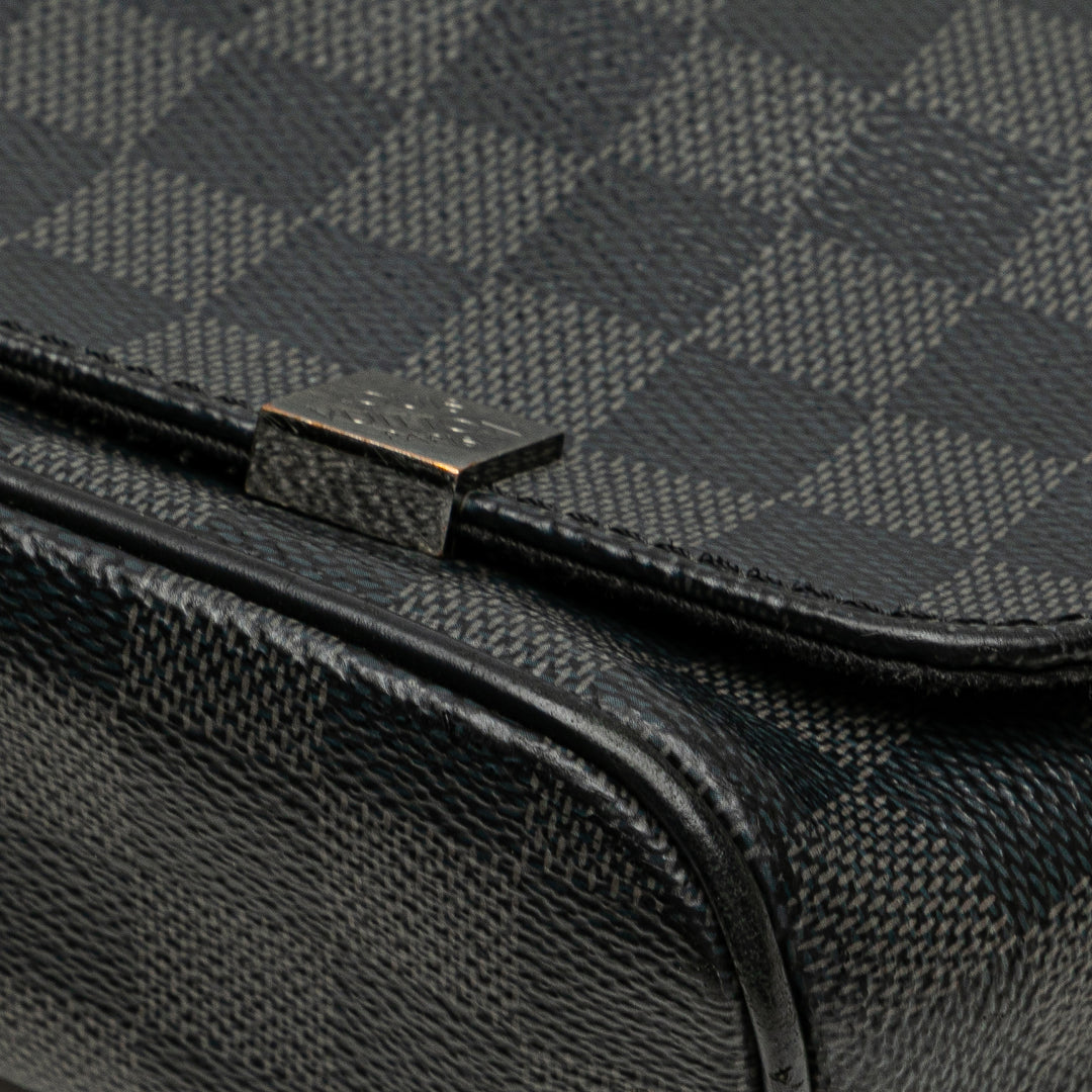 Louis Vuitton Damier Graphite District MM Noir