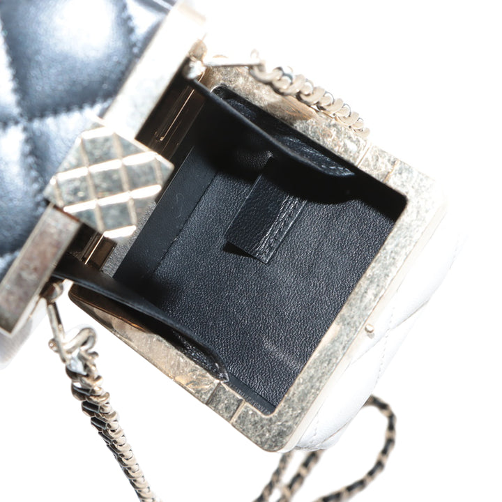 Chanel Bicolor Quilted Cuir d’agneau Cube Pochette with Chain Blanc