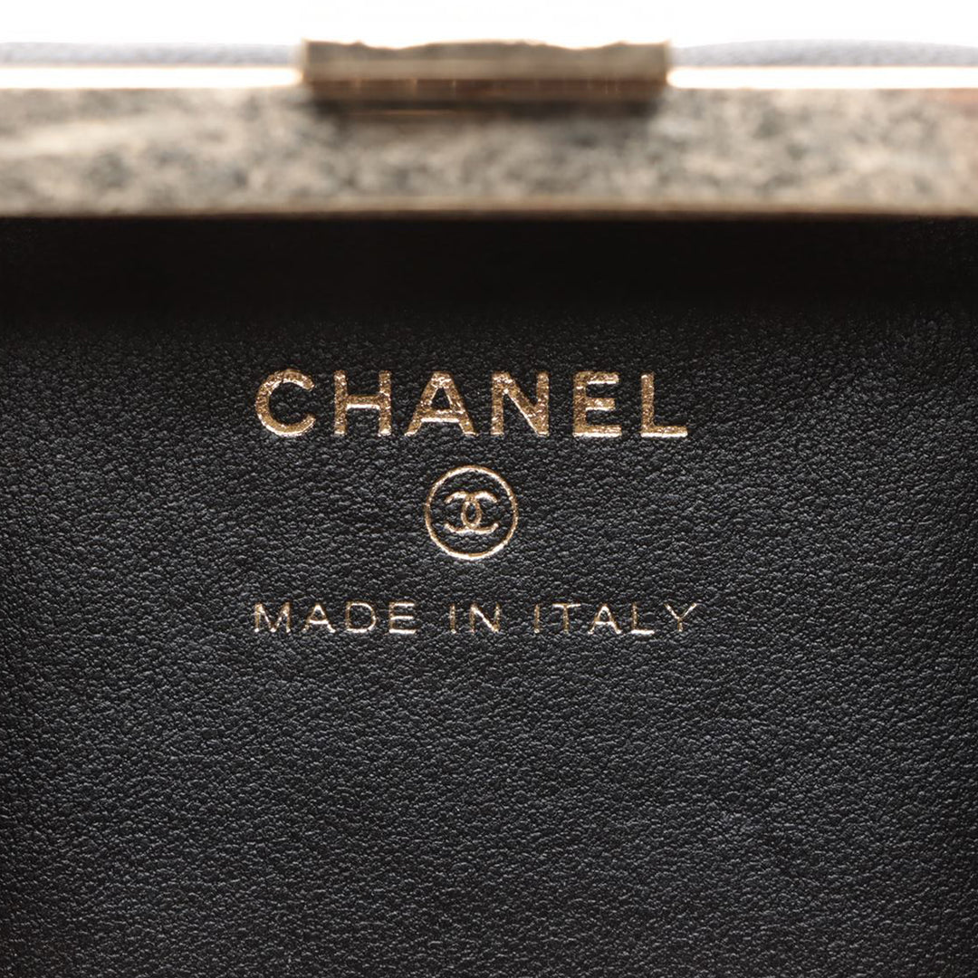 Chanel Bicolor Quilted Cuir d’agneau Cube Pochette with Chain Blanc