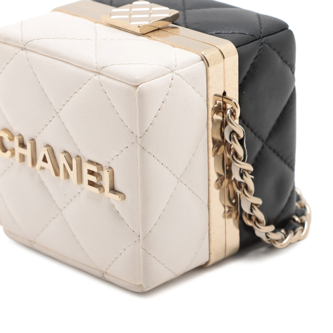 Chanel Bicolor Quilted Cuir d’agneau Cube Pochette with Chain Blanc