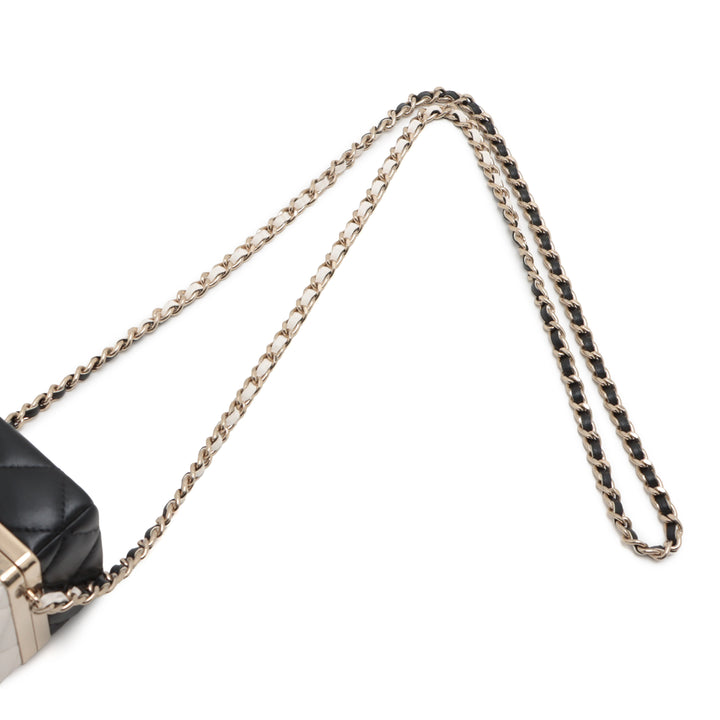 Chanel Bicolor Quilted Cuir d’agneau Cube Pochette with Chain Blanc
