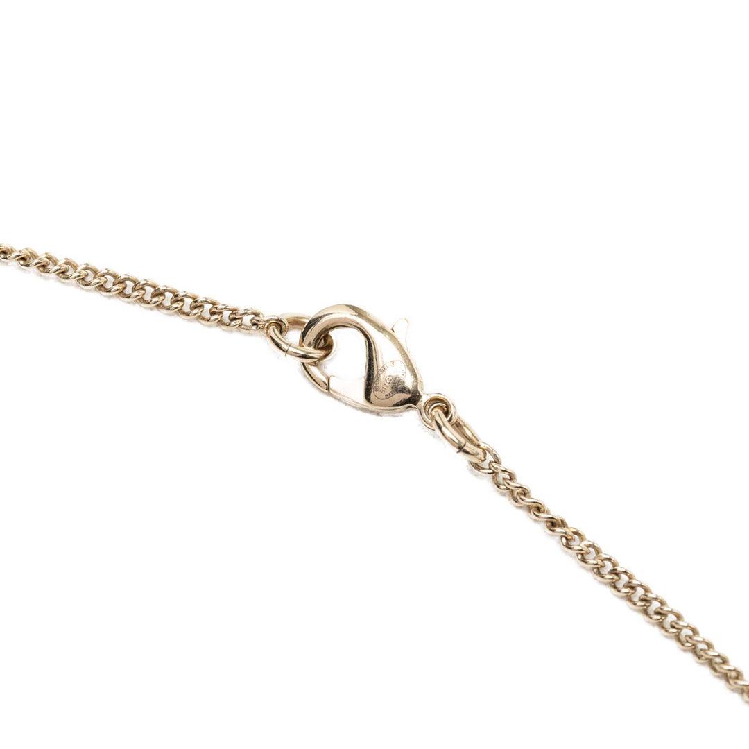 Chanel CC plaqué Matelassé Pendant Collier Doré – vue 4 – GABY PARIS