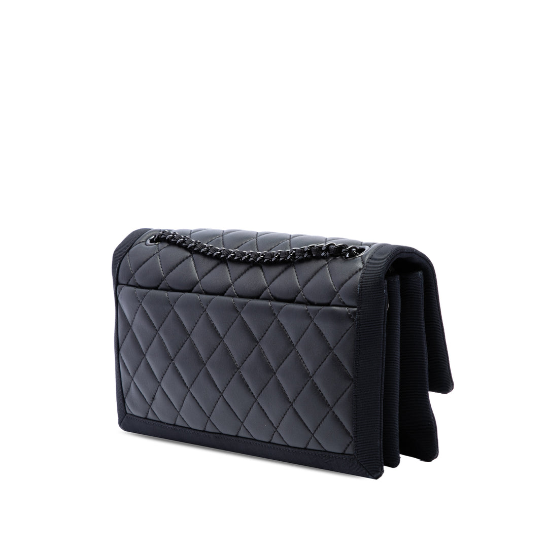 Chanel Sac porté épaule CC Matelassé et Grosgrain So à rabat Cuir d'agneau Noir – vue 2 – GABY PARIS