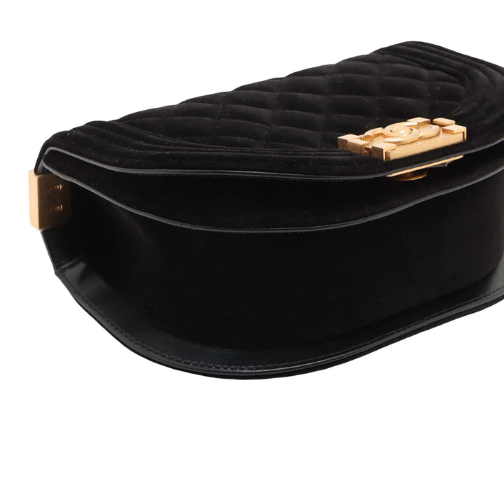Chanel Small Matelassé Velours Boy Messenger Sac