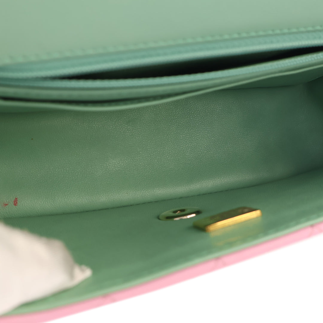 Chanel Mini Rectangular Bicolor Matelassé Cuir d'agneau anse supérieure à rabat