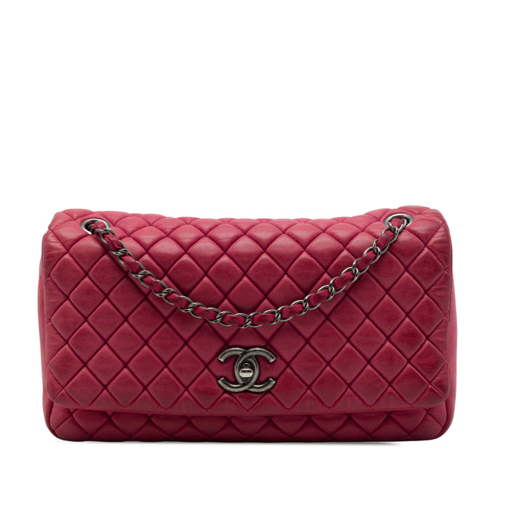 Chanel Matelassé Irisé New Bubble à rabat Grand Cuir de veau Rouge – vue principale – GABY PARIS