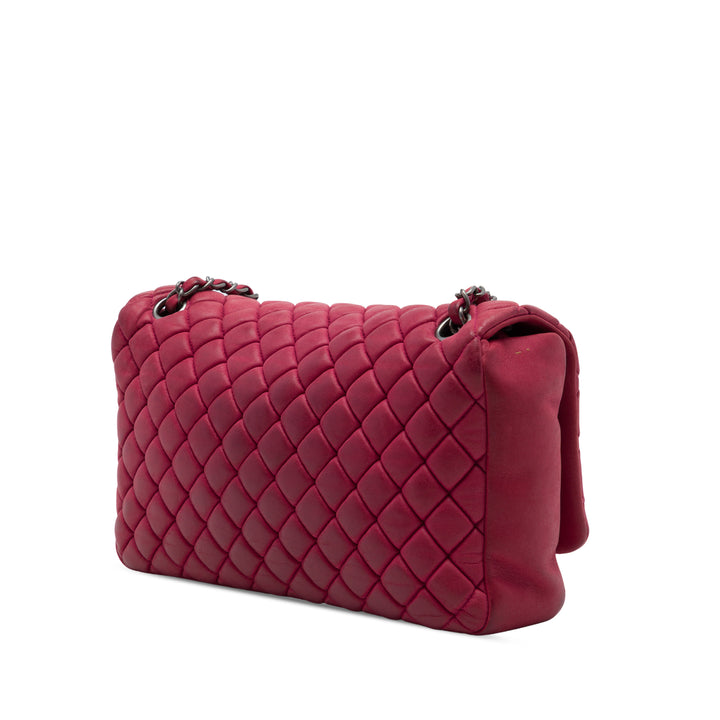 Chanel Matelassé Irisé New Bubble à rabat Grand Cuir de veau Rouge – vue 2 – GABY PARIS