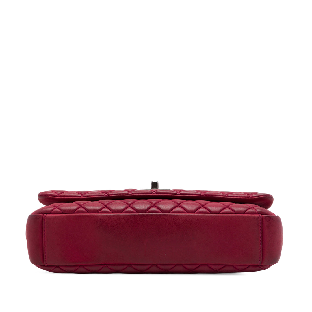 Chanel Matelassé Irisé New Bubble à rabat Grand Cuir de veau Rouge – vue 3 – GABY PARIS