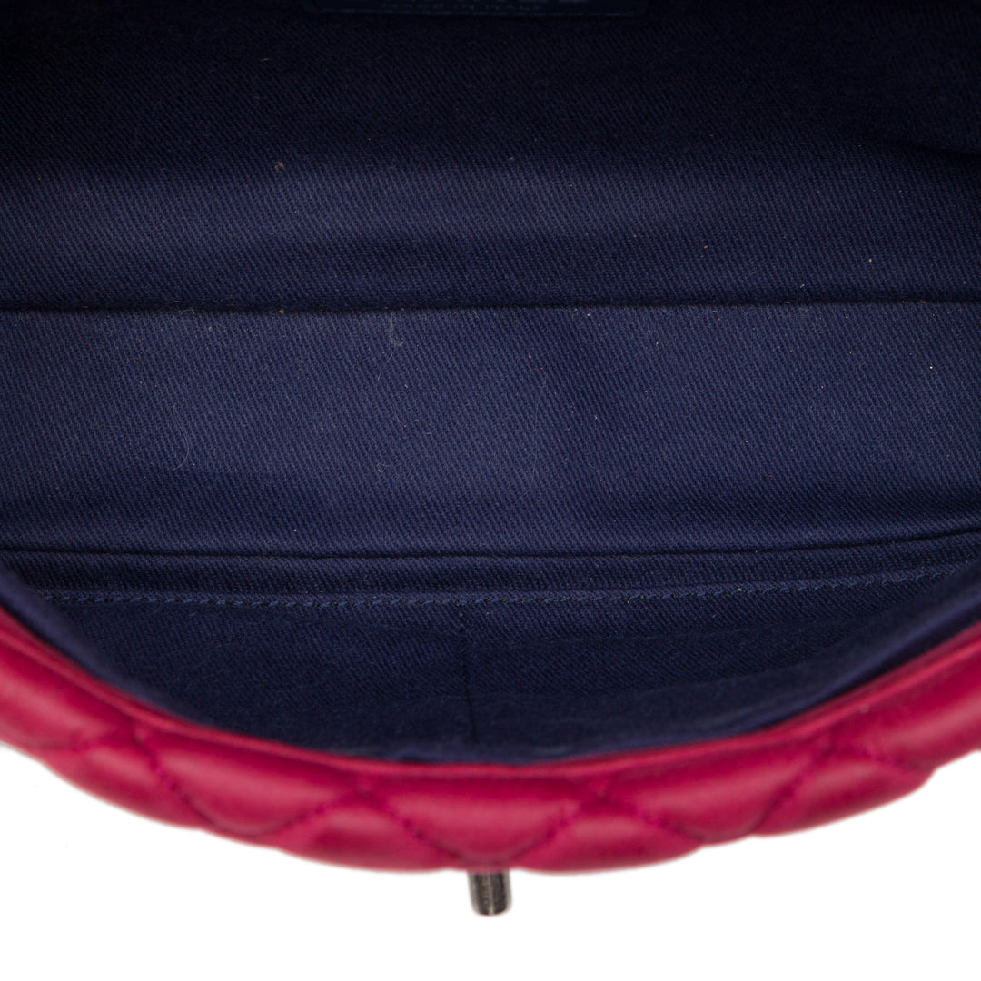 Chanel Matelassé Irisé New Bubble à rabat Grand Cuir de veau Rouge – vue 4 – GABY PARIS