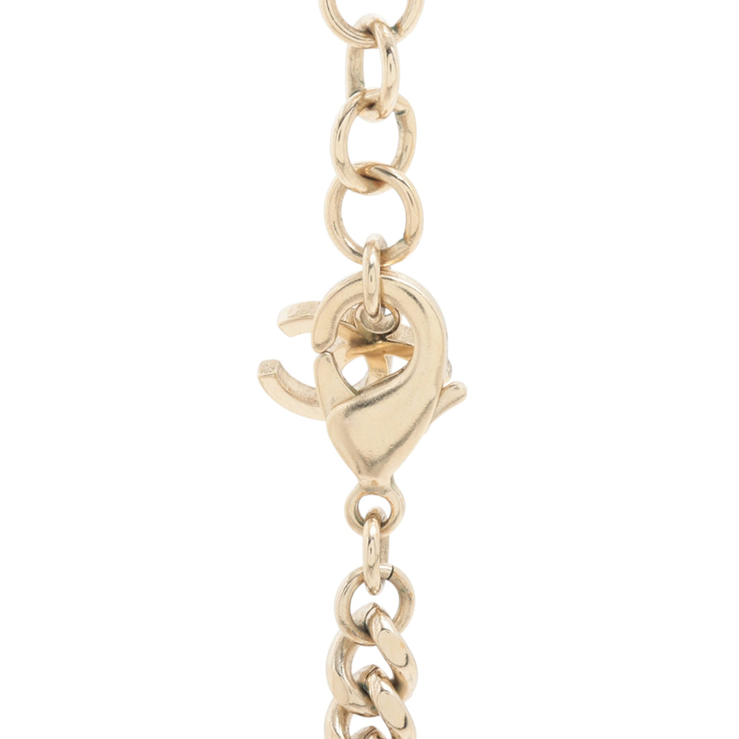 Chanel Doré Plated Heart Logo Rhinestone Collier Doré