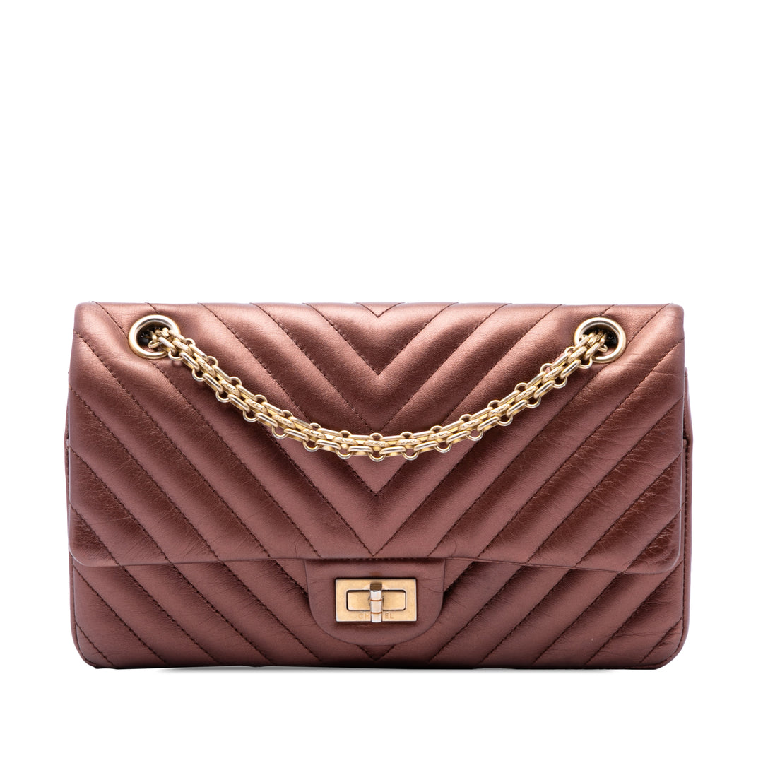 Chanel Sac porté épaule Chevron Métallisé vieilli Reissue 2.55 Double rabat 225 Cuir de veau Rose – vue principale – GABY PAR