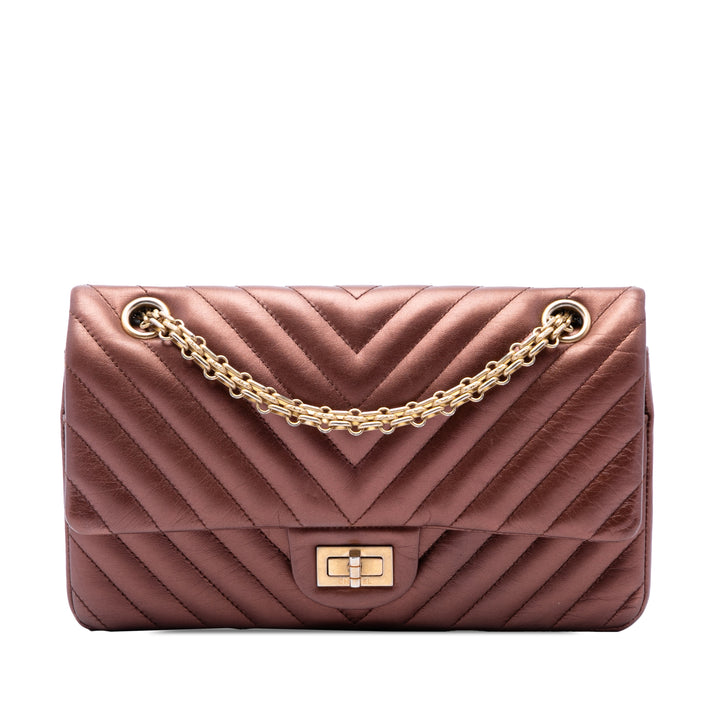Chanel Sac porté épaule Chevron Métallisé vieilli Reissue 2.55 Double rabat 225 Cuir de veau Rose – vue principale – GABY PAR