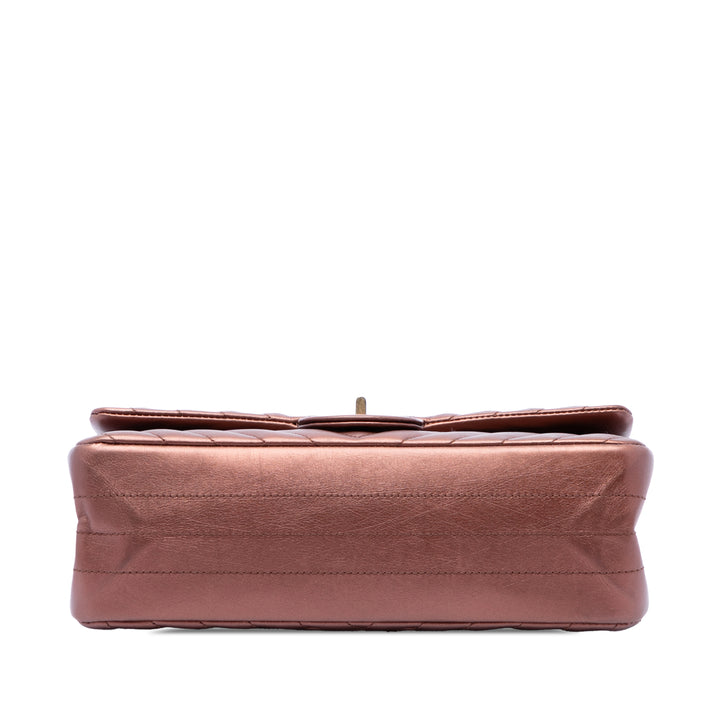 Chanel Sac porté épaule Chevron Métallisé vieilli Reissue 2.55 Double rabat 225 Cuir de veau Rose – vue 3 – GABY PARIS