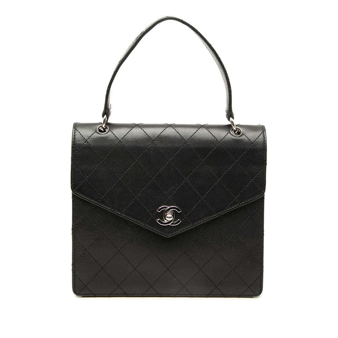 Chanel CC Matelassé à rabat Cuir caviar Noir – vue principale – GABY PARIS