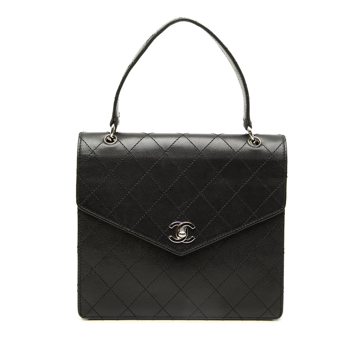 Chanel CC Matelassé à rabat Cuir caviar Noir – vue principale – GABY PARIS