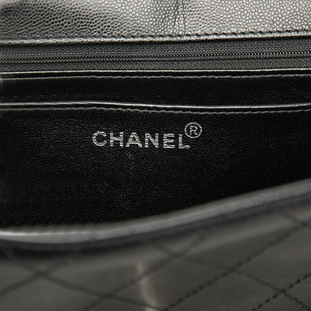 Chanel CC Matelassé à rabat Cuir caviar Noir – vue 5 – GABY PARIS