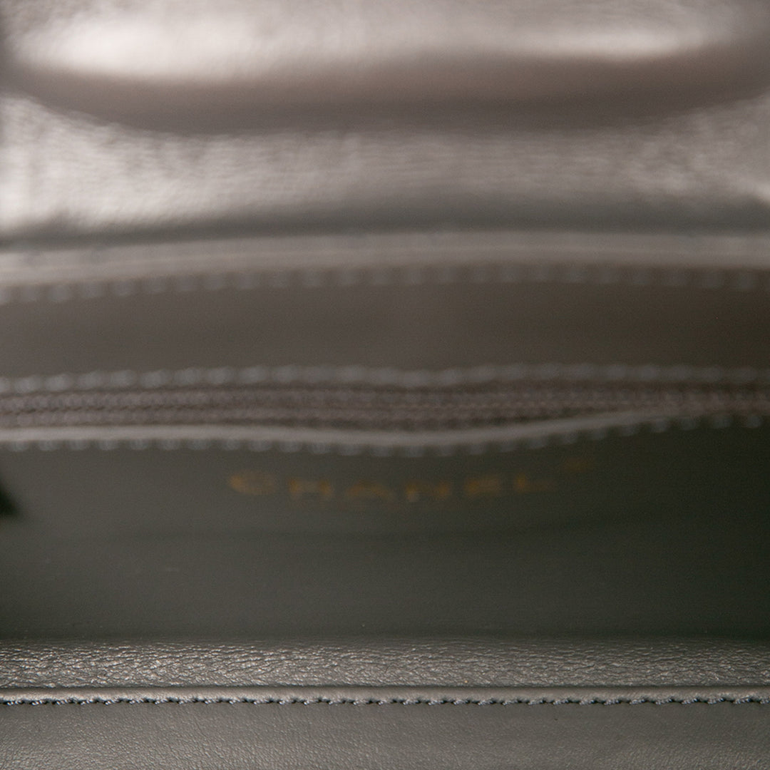 Chanel Cabas brillant vieilli Kelly Nano Cuir de veau Gris – vue 4 – GABY PARIS
