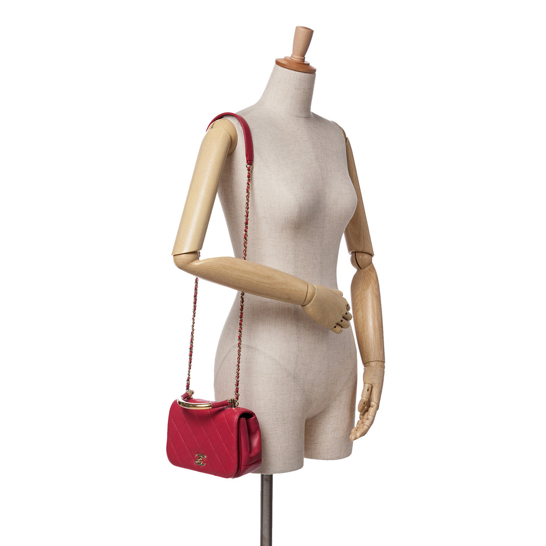 Chanel Matelassé Carry Chic à rabat Mini Cuir d'agneau