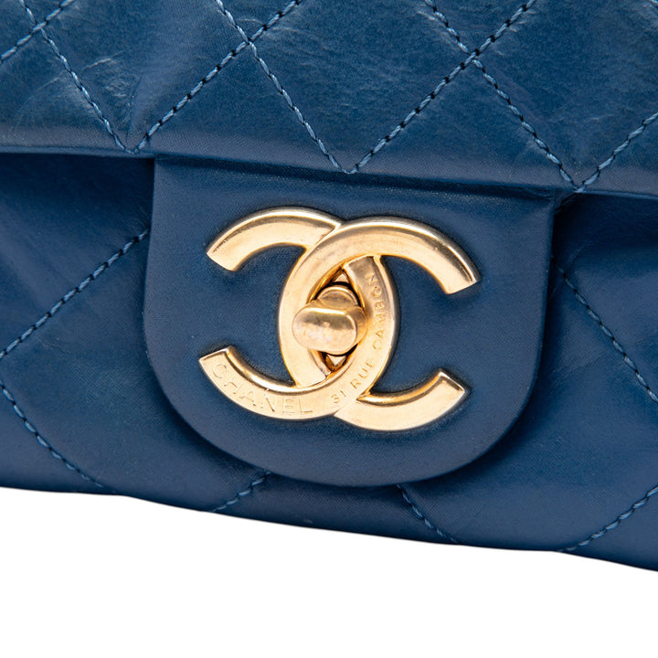 Chanel Small Matelassé Iridescent Cuir de veau Chic Quilt à rabat