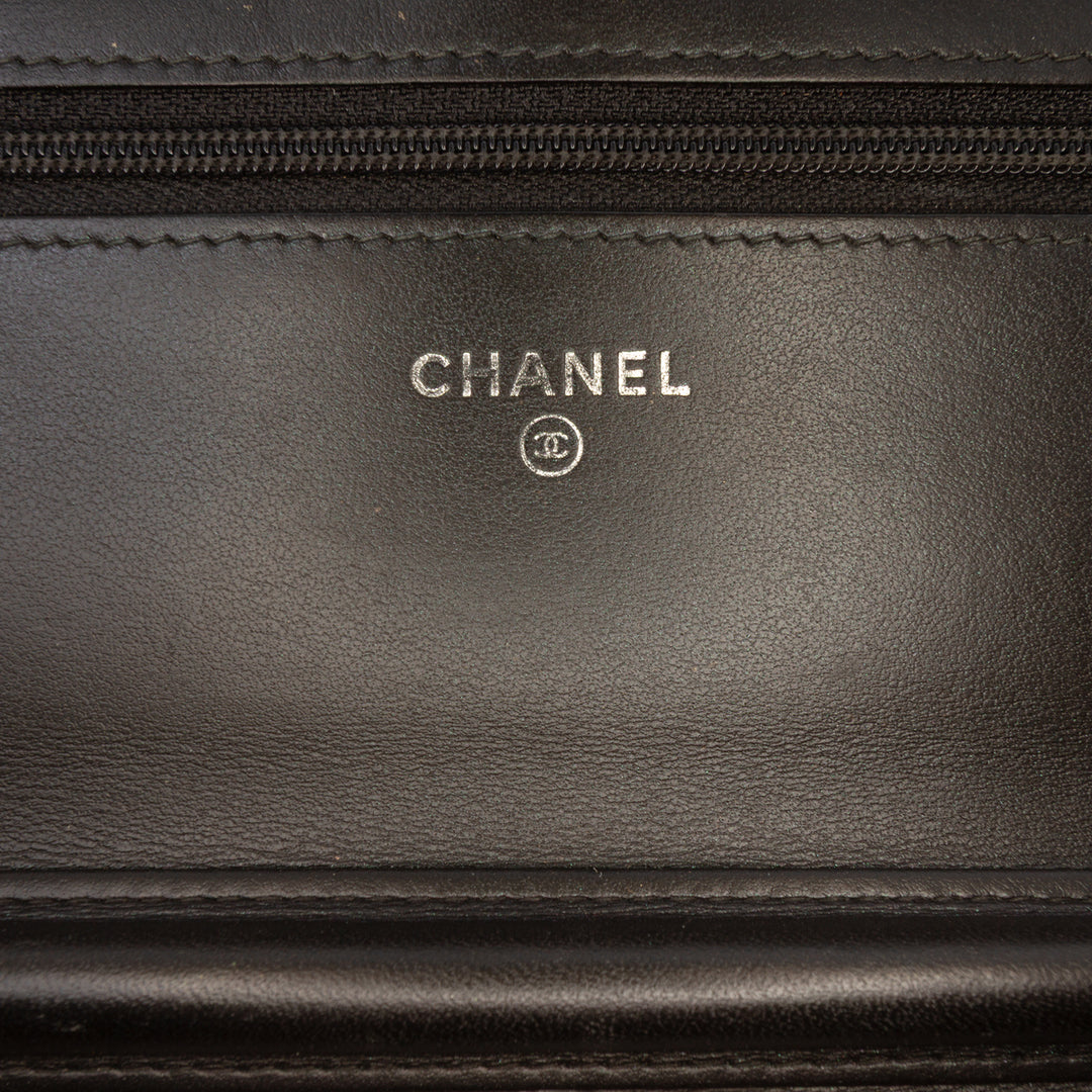 Chanel CC Matelassé froissé Cuir verni Wallet on Chain